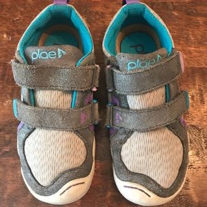 Girls Plae gray Velcro tennis shoes size 12.5.